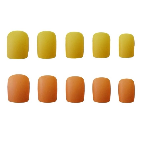 Beautiful Press-on Nails for women - Picture 2 of 3